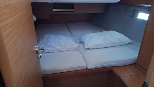 Dufour 430 - Boatscribe.com