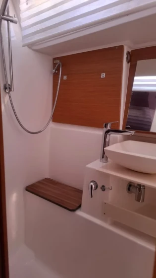 Dufour 430 - Boatscribe.com