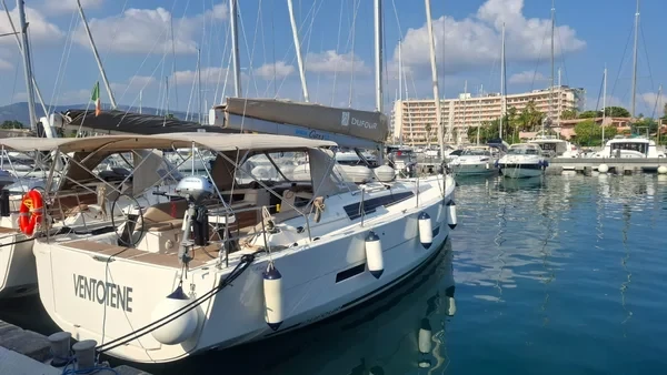 Dufour 430 - Boatscribe.com