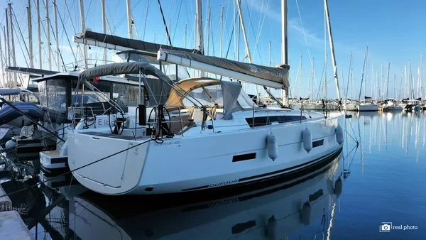 Dufour 430 - Boatscribe.com