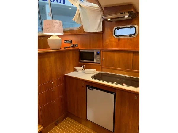 Succes 106 AC - Boatscribe.com