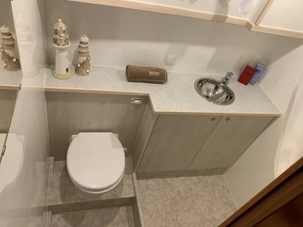 Succes 106 AC - Boatscribe.com