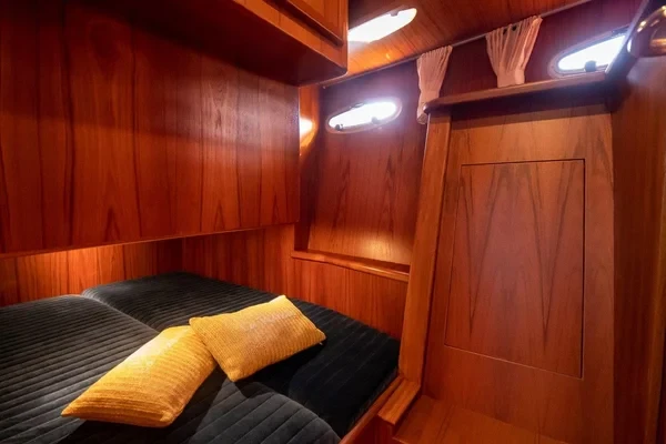 De Drait DeLuxe 42 - Boatscribe.com