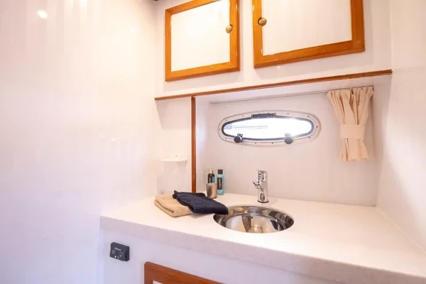 De Drait DeLuxe 42 - Boatscribe.com