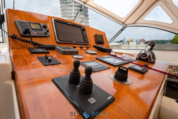 De Drait DeLuxe 42 - Boatscribe.com