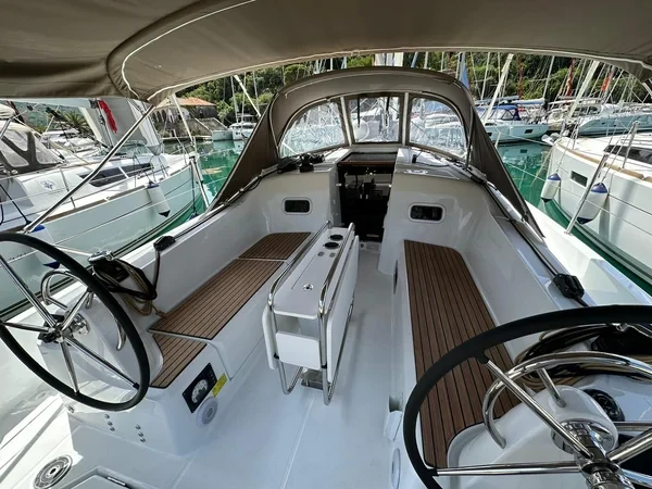 Sun Odyssey 350 - Boatscribe.com
