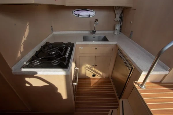 De Drait DeLuxe 42 - Boatscribe.com