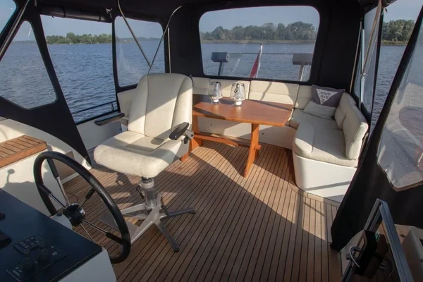 De Drait DeLuxe 42 - Boatscribe.com