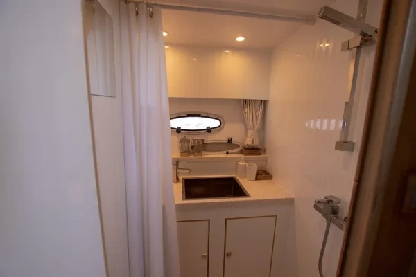 De Drait DeLuxe 42 - Boatscribe.com