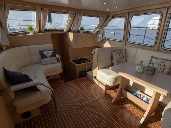 De Drait DeLuxe 42 - Boatscribe.com