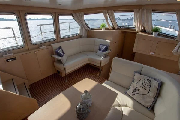 De Drait DeLuxe 42 - Boatscribe.com