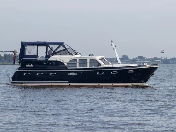 De Drait DeLuxe 42 - Boatscribe.com