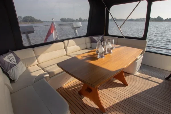 De Drait DeLuxe 42 - Boatscribe.com