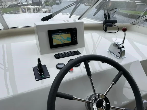Hemmes 1400 - Boatscribe.com