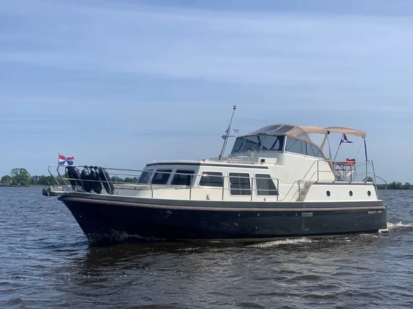 Holiday 1300 - Boatscribe.com