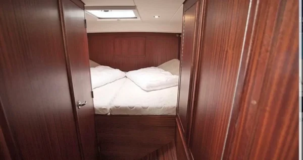 Holiday 1300 - Boatscribe.com