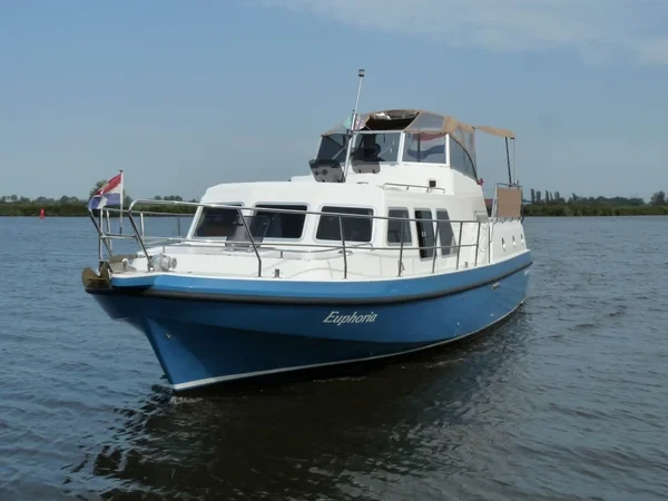 Holiday 1300 - Boatscribe.com