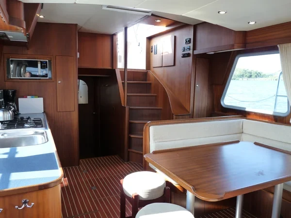 Holiday 1300 - Boatscribe.com