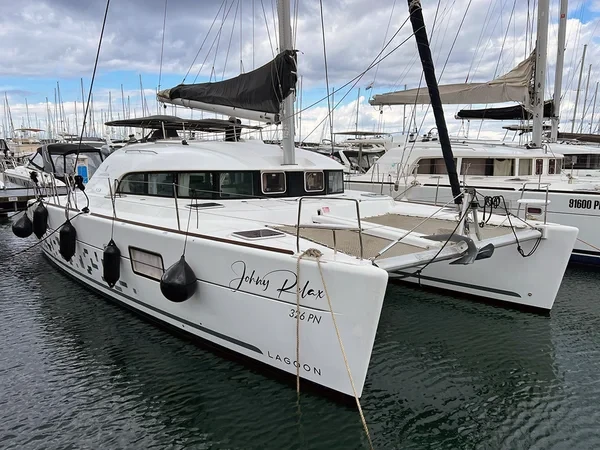 Lagoon 380 S2 - Boatscribe.com