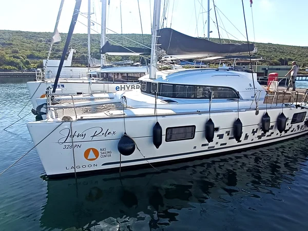 Lagoon 380 S2 - Boatscribe.com