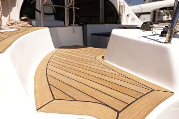 Lagoon 380 S2 - Boatscribe.com