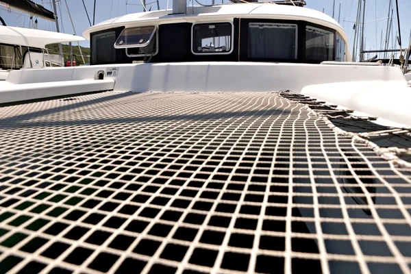 Lagoon 380 S2 - Boatscribe.com