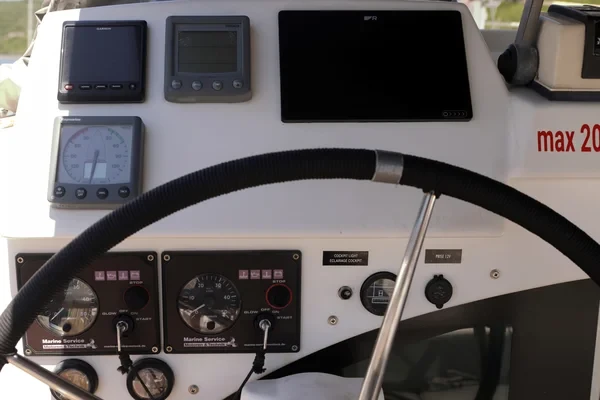 Lagoon 380 S2 - Boatscribe.com
