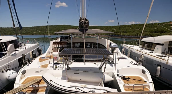 Lagoon 380 S2 - Boatscribe.com