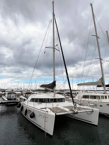 Lagoon 380 S2 - Boatscribe.com