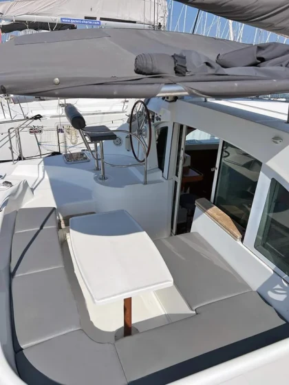 Lagoon 380 S2 - Boatscribe.com