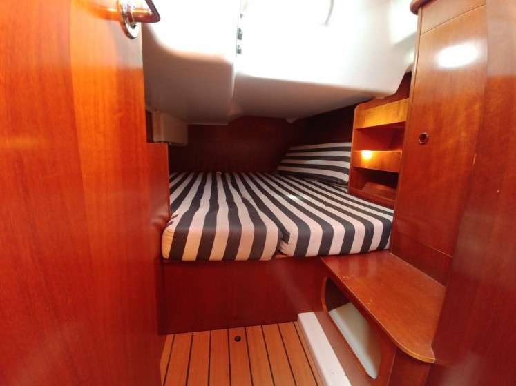 Oceanis 411 Clipper - Boatscribe.com