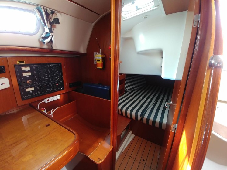 Oceanis 411 Clipper - Boatscribe.com