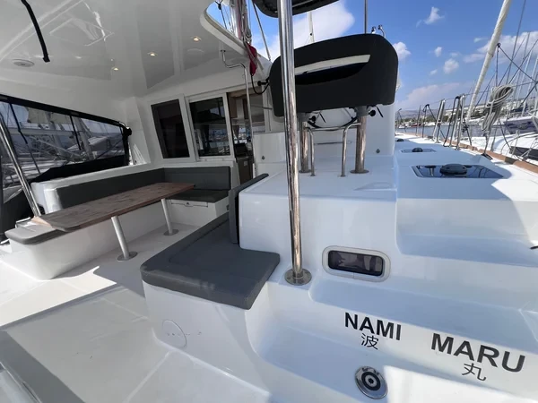 Lagoon 40 - Boatscribe.com