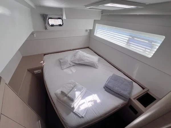 Lagoon 40 - Boatscribe.com