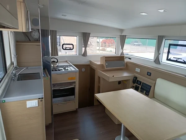 Lagoon 40 - Boatscribe.com