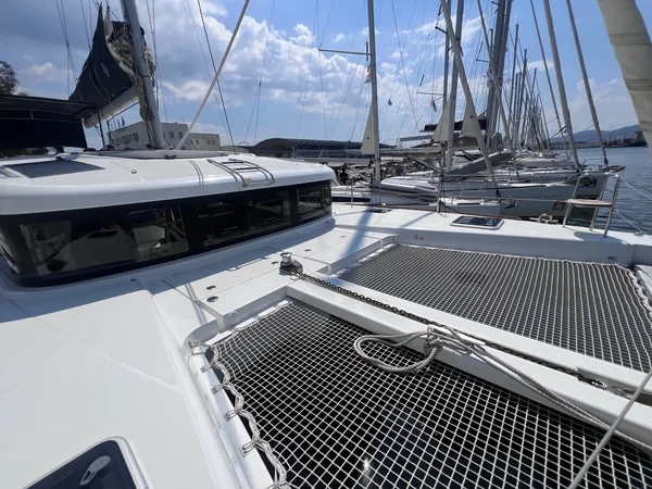 Lagoon 40 - Boatscribe.com