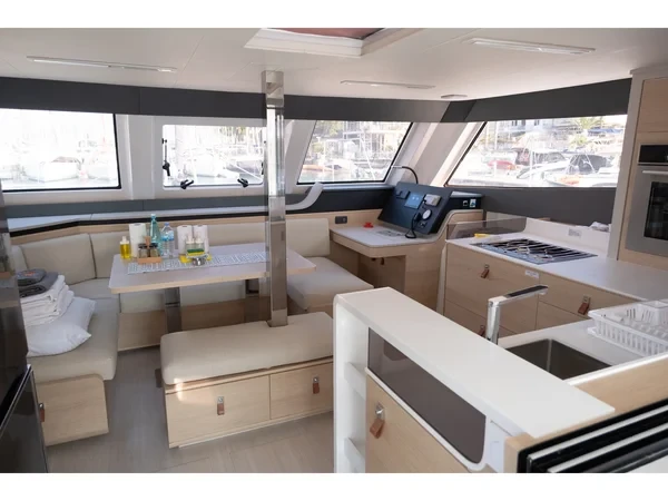 Aventura 45 - Boatscribe.com