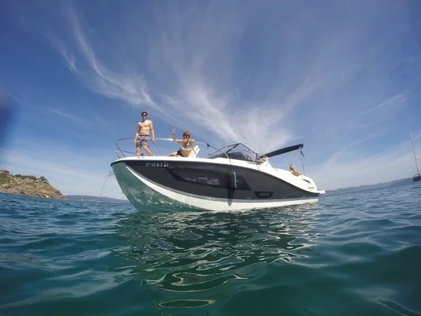 Quicksilver 875 - Boatscribe.com