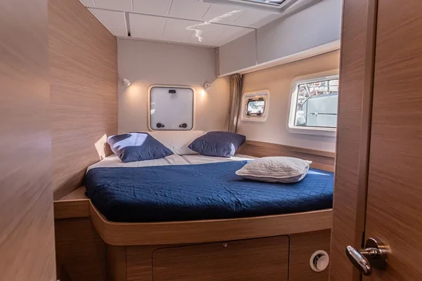 Lagoon 42 - Boatscribe.com