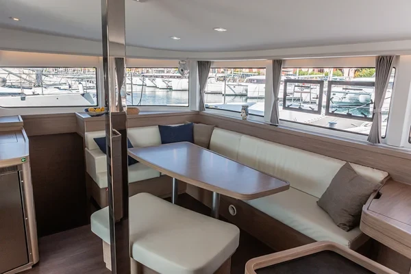 Lagoon 42 - Boatscribe.com