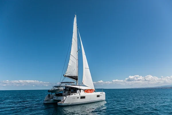 Lagoon 42 - Boatscribe.com