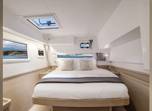 Lagoon 42 - Boatscribe.com