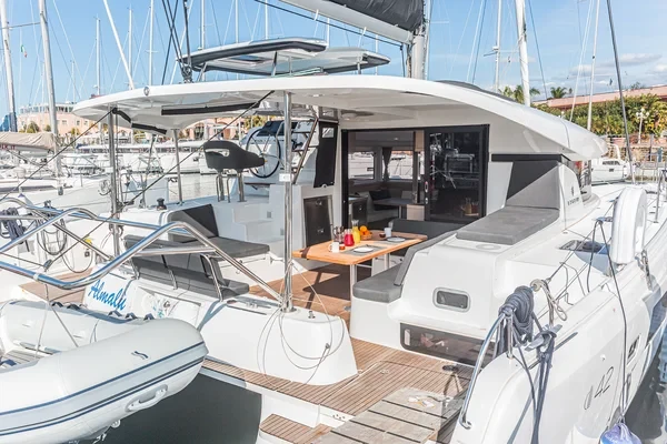 Lagoon 42 - Boatscribe.com