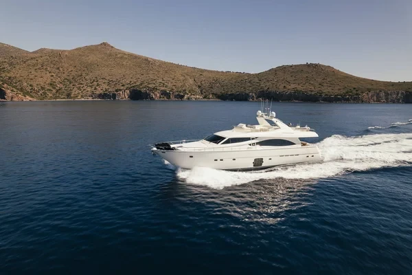 Ferretti 83 - Boatscribe.com