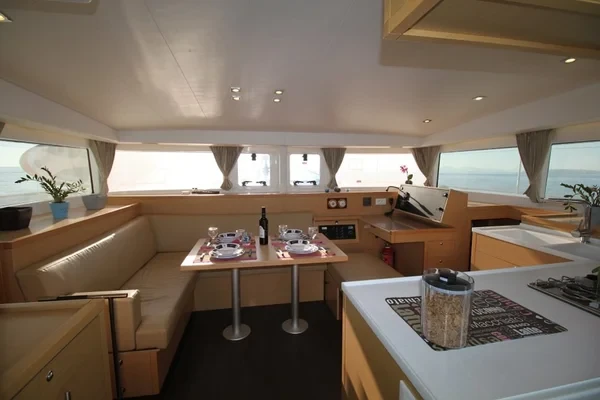 Lagoon 400 S2 - Boatscribe.com