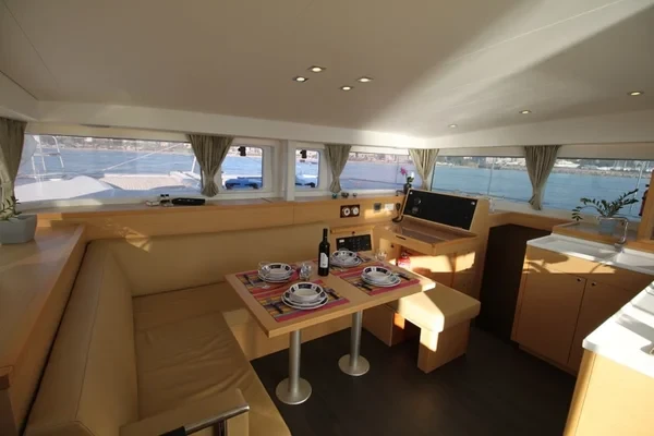 Lagoon 400 S2 - Boatscribe.com