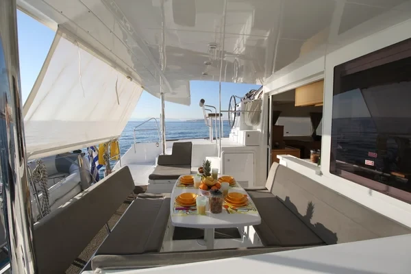 Lagoon 400 S2 - Boatscribe.com