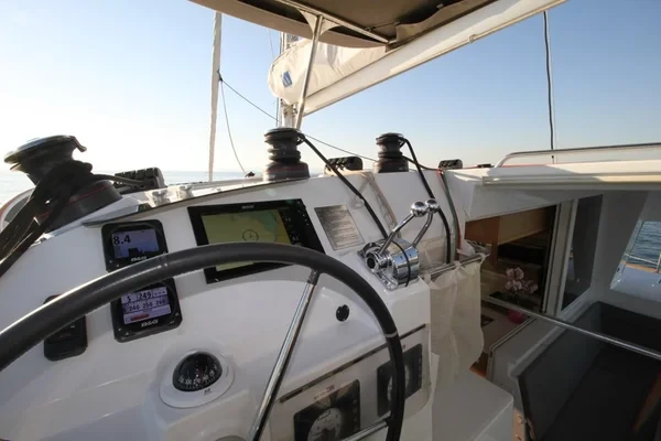 Lagoon 400 S2 - Boatscribe.com