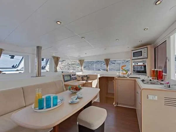 Lagoon 40 - Boatscribe.com