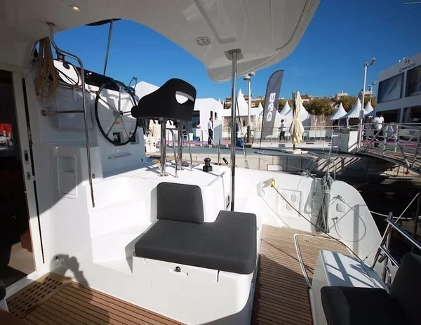 Lagoon 40 - Boatscribe.com